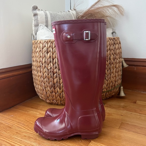 Hunter Boots Original Tall Red Gloss Rain Boot - Size 7 Women’s - Picture 8 of 10